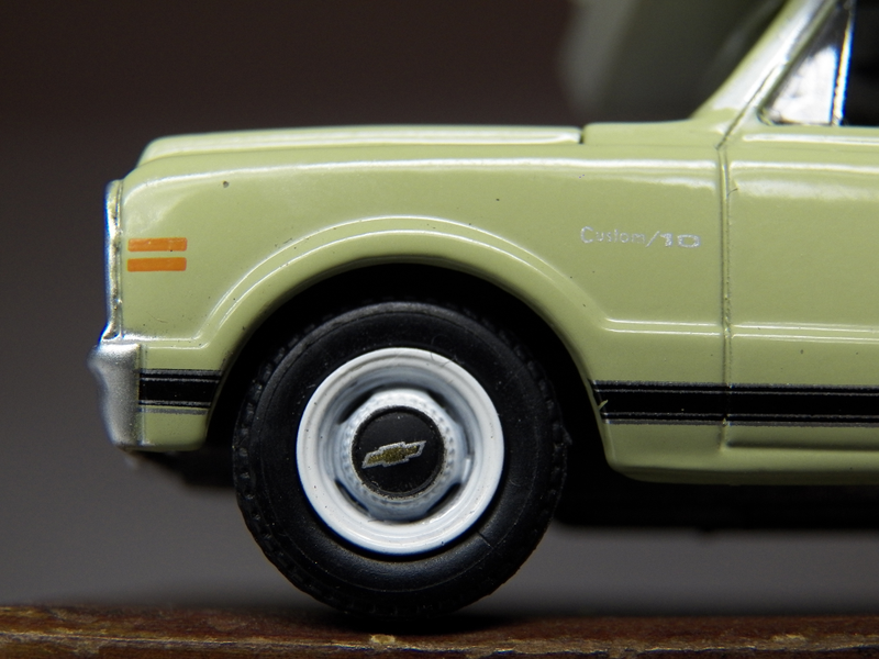 Illustration for article titled Greenlight 1:64 Chevy C10 Camper 1969